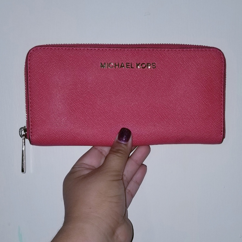 Michael kors pink wallet